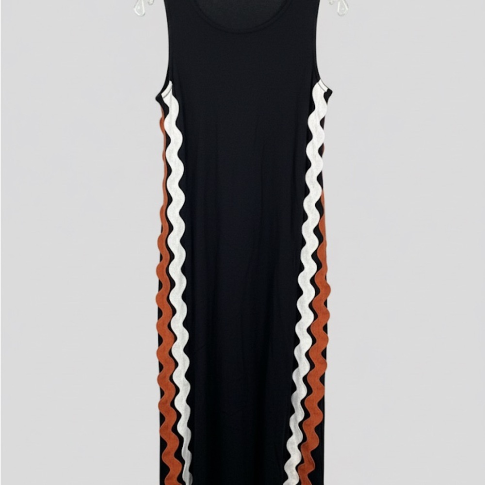 Stylish Black Maxi Dress with Zigzag Details